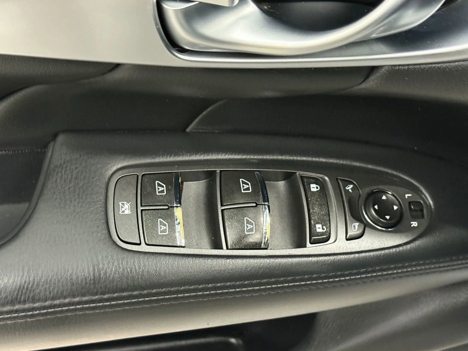 Used 2012 INFINITI M37 w/ Premium Pkg image 23