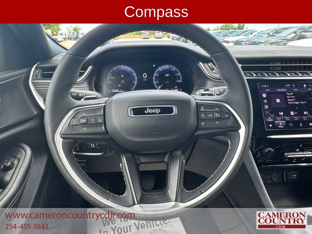Used 2025 Jeep Grand Cherokee Laredo w/ Luxury Tech Group I AWD/4WD image 10