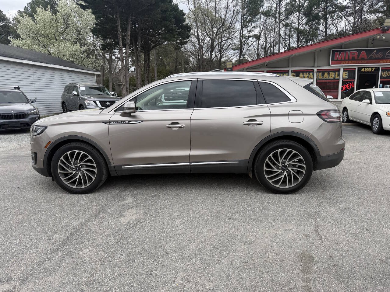 Used 2020 Lincoln Nautilus Reserve FWD image 4