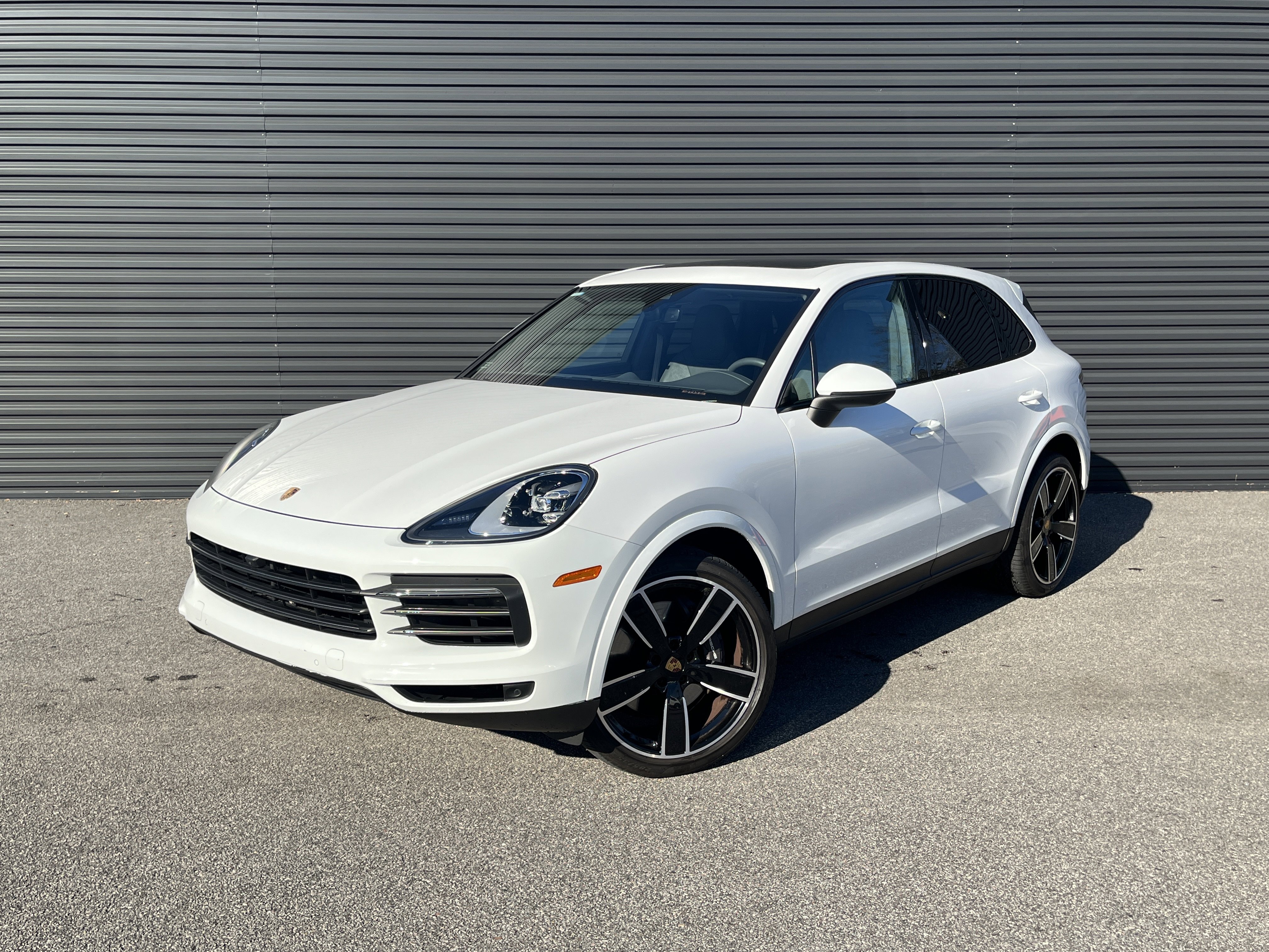 Certified 2023 Porsche Cayenne Platinum Edition image 1