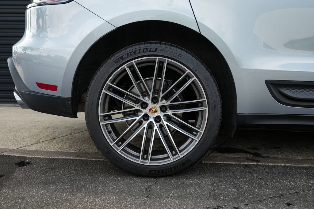 Certified 2026 Porsche Macan AWD/4WD image 37