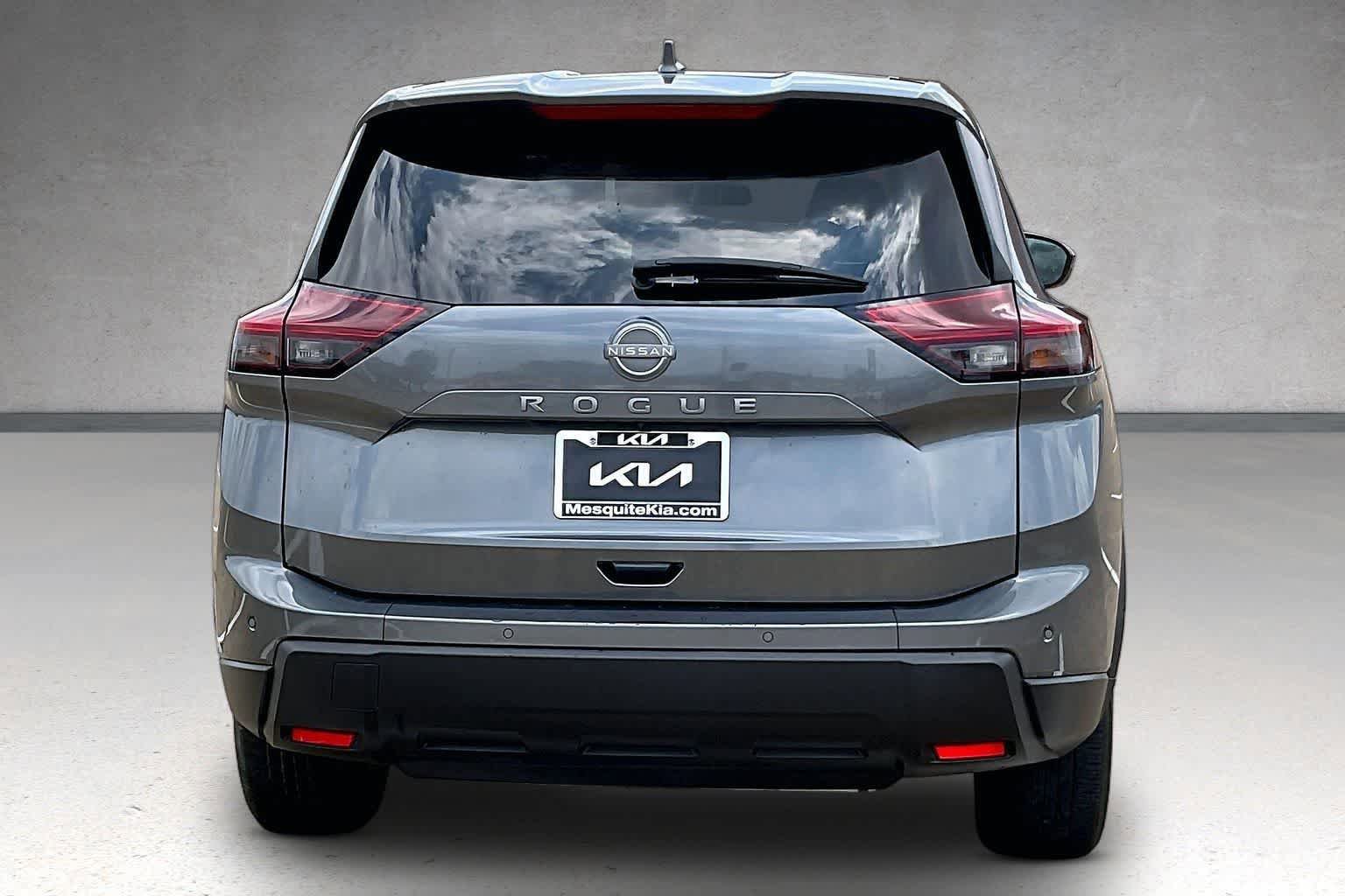 Used 2025 Nissan Rogue SV FWD image 5