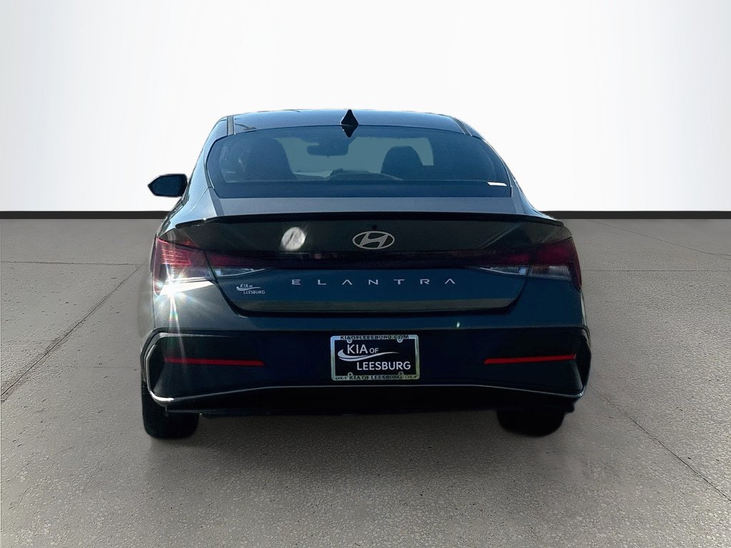 Used 2025 Hyundai Elantra Sport FWD image 6