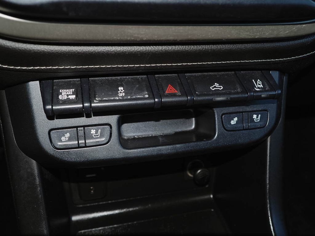 Used 2018 GMC Canyon Denali image 14