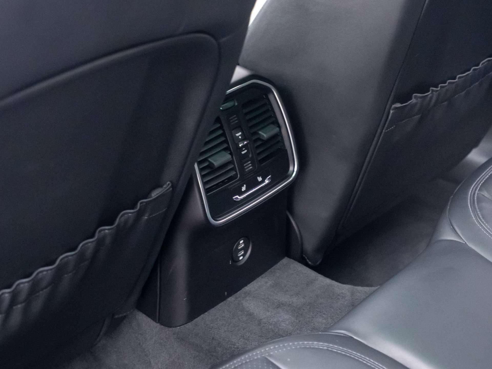 Certified 2024 Porsche Macan w/ Premium Plus Package AWD/4WD image 19