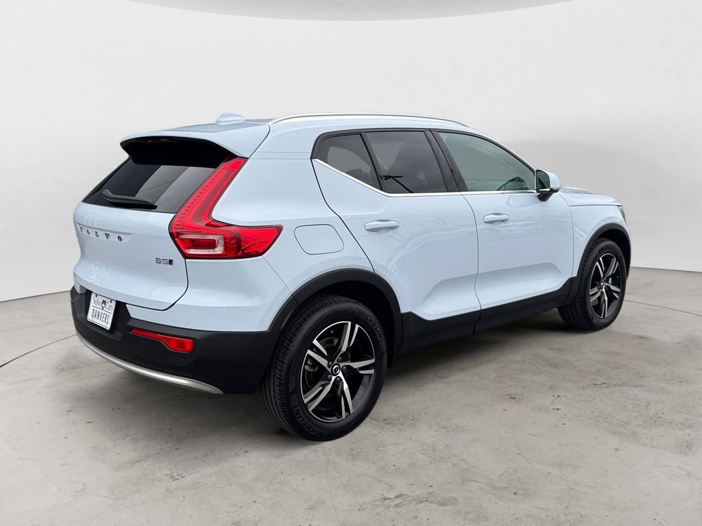 Used 2025 Volvo XC40 B5 Core AWD/4WD image 7
