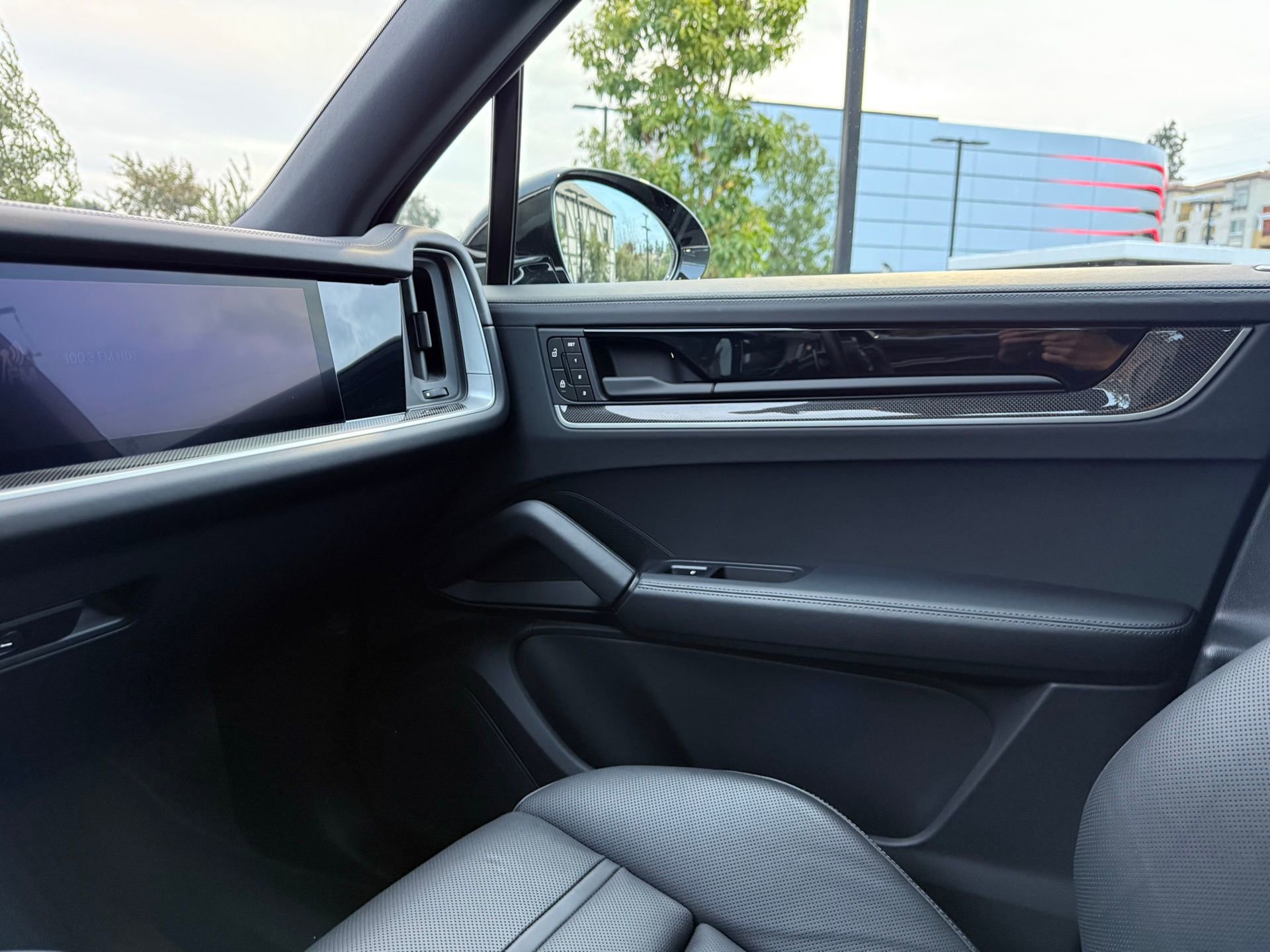 Used 2025 Porsche Cayenne S image 24