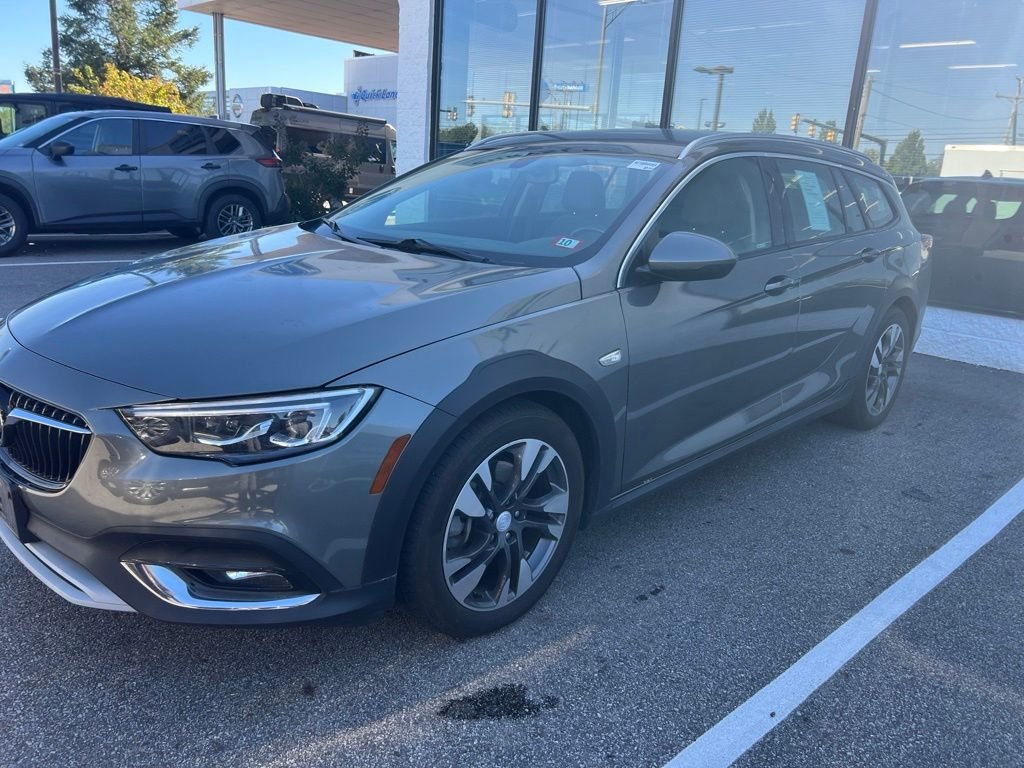 Used 2018 Buick Regal Essence w/ Driver Confidence Package #1