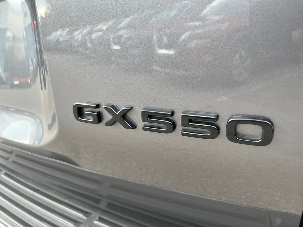 Used 2025 Lexus GX 550 w/ Accessory Package (2T) AWD/4WD image 40