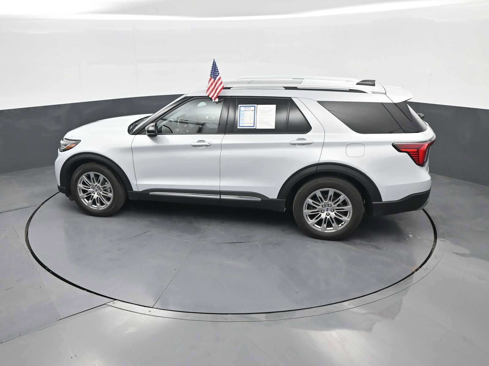 Certified 2025 Ford Explorer Platinum RWD image 36