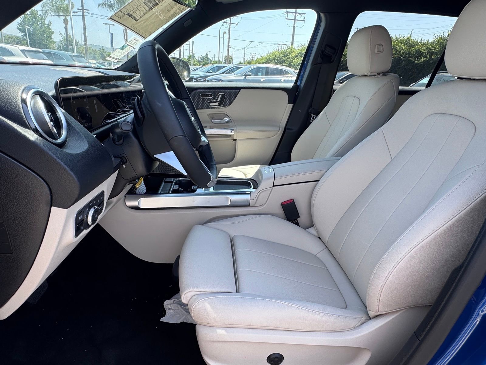New 2025 Mercedes-Benz GLB 250 4MATIC image 18