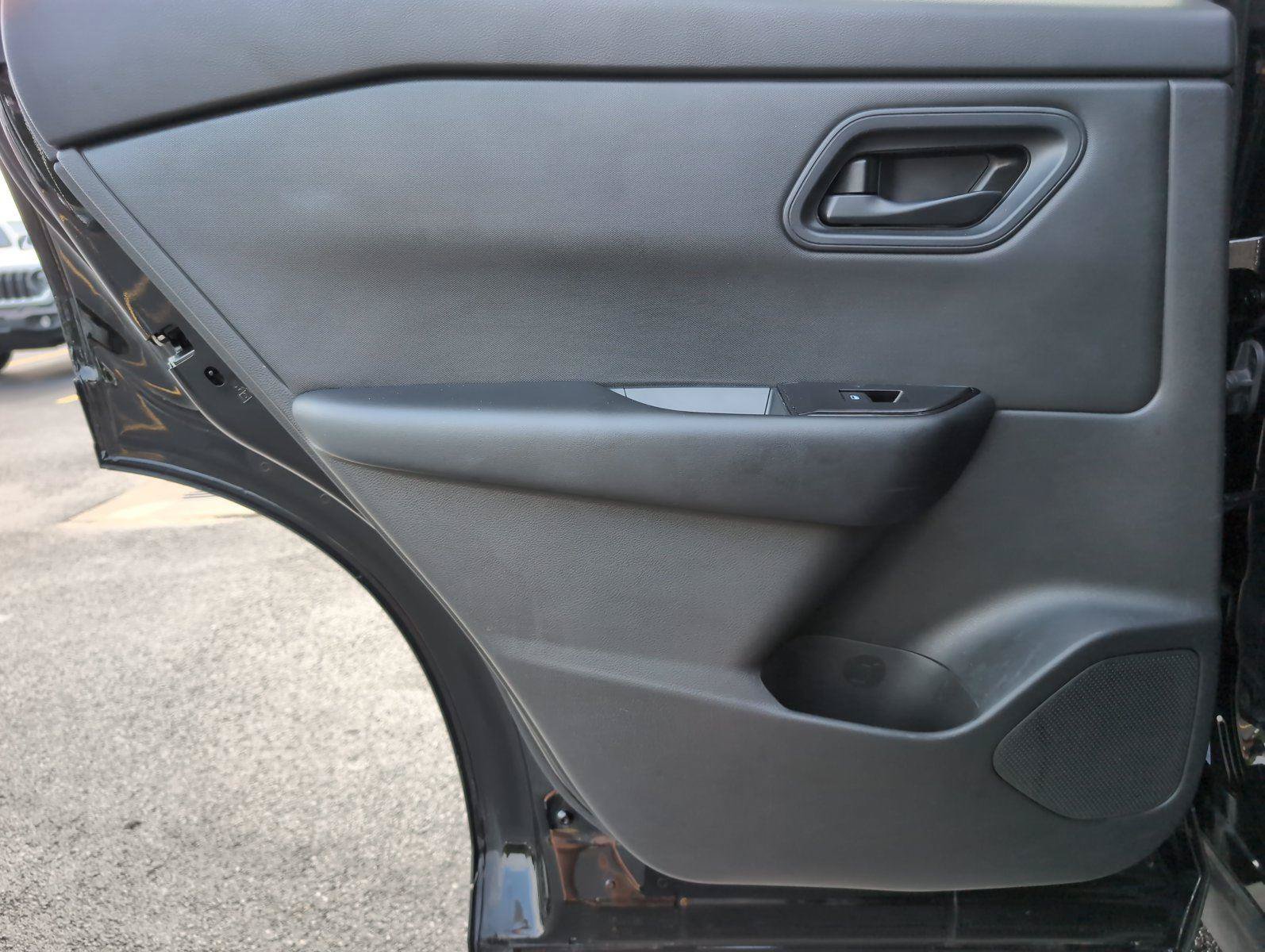 Used 2024 Nissan Rogue S AWD/4WD image 36