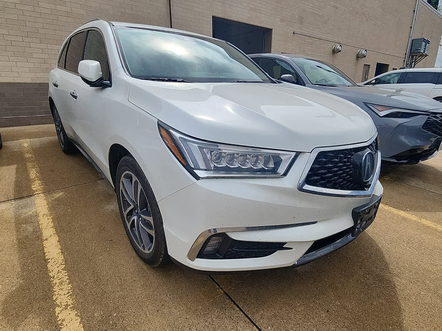 Used 2018 Acura MDX SH-AWD w/ Advance Package image 3