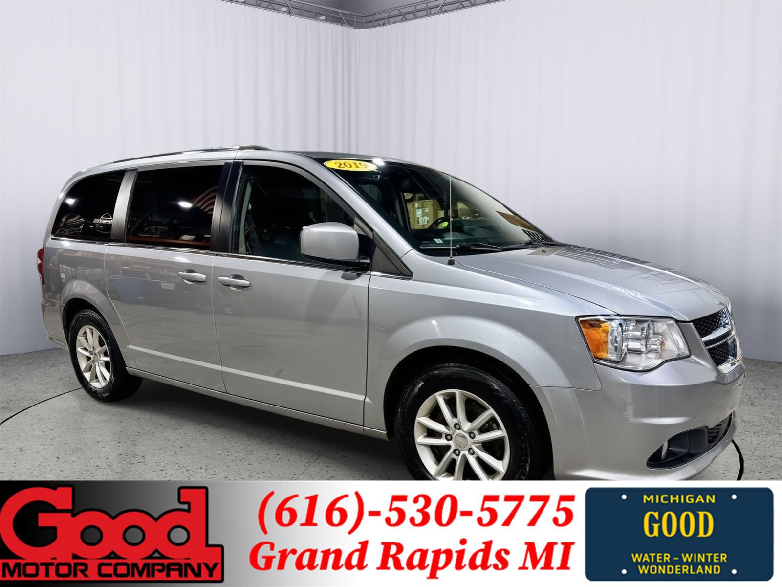 Used 2019 Dodge Grand Caravan SXT image 1