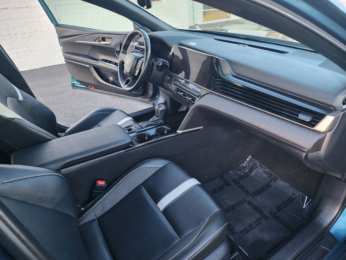 Used 2025 Toyota Camry SE w/ Multimedia Upgrade Package image 13