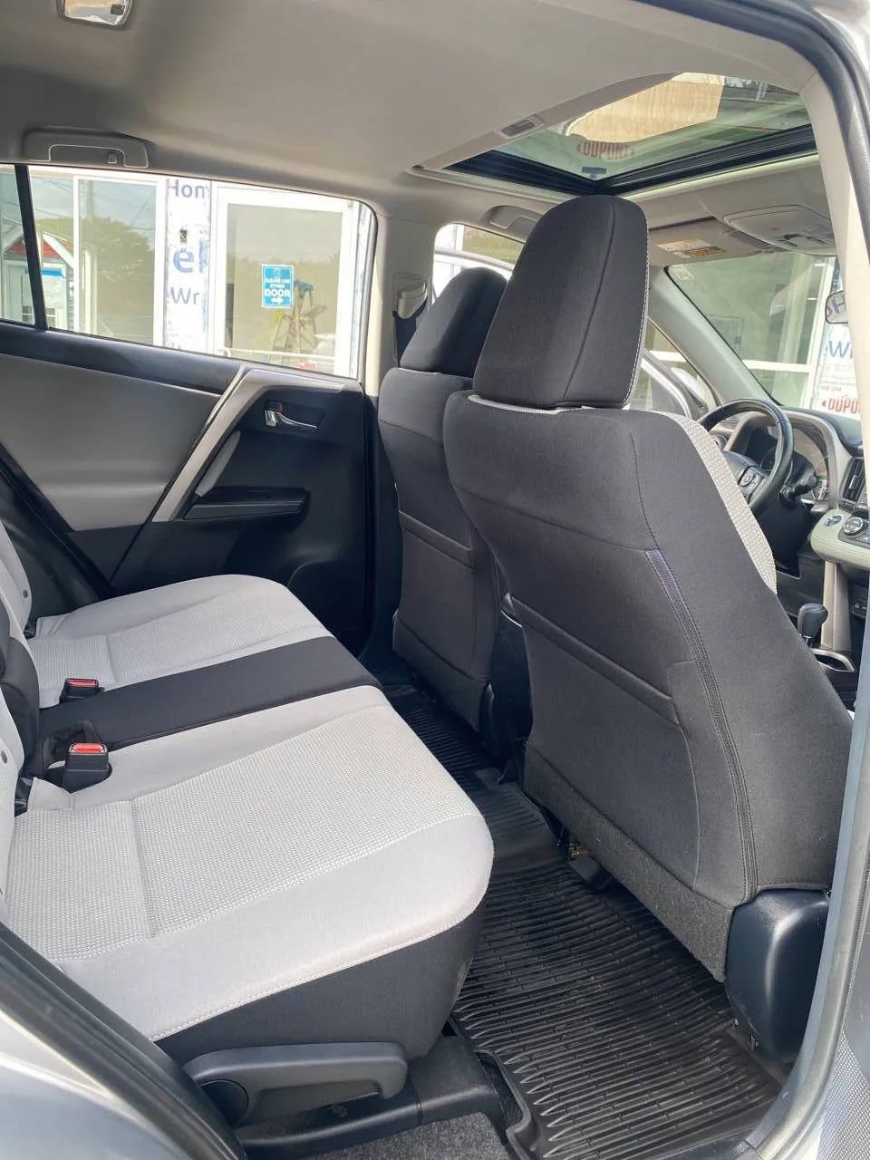 Used 2018 Toyota RAV4 XLE image 23