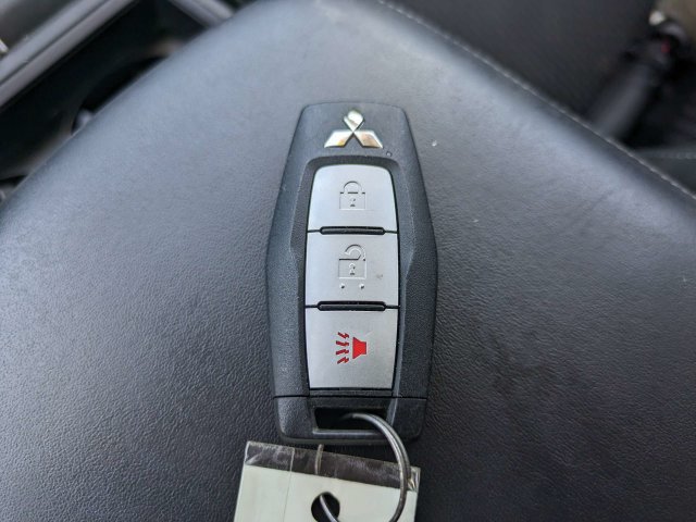 Used 2024 Mitsubishi Outlander ES FWD image 30