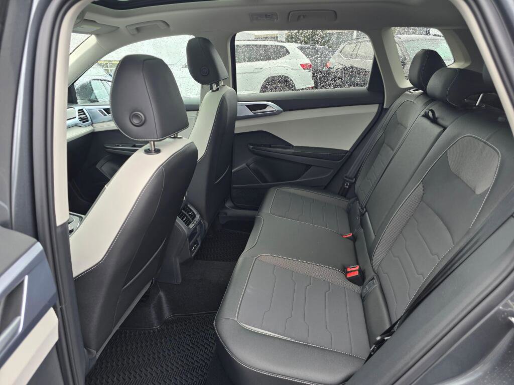 New 2026 Volkswagen Taos SE image 39