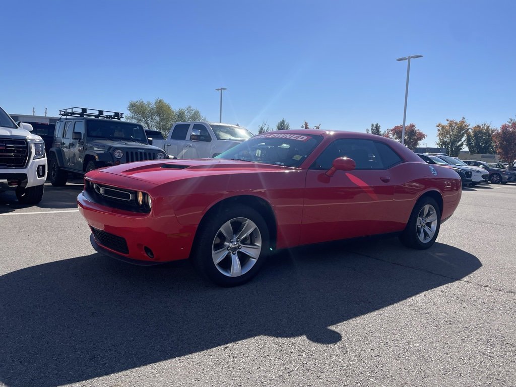 Used 2022 Dodge Challenger SXT image 3