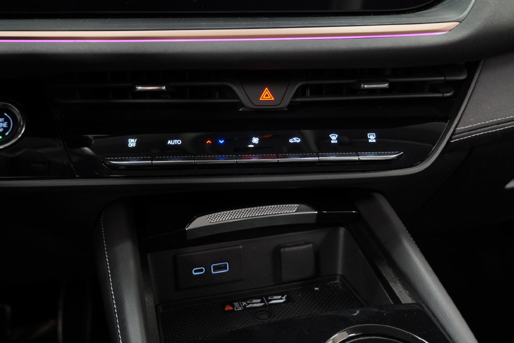 Certified 2025 Buick Envision Sport Touring AWD/4WD image 32
