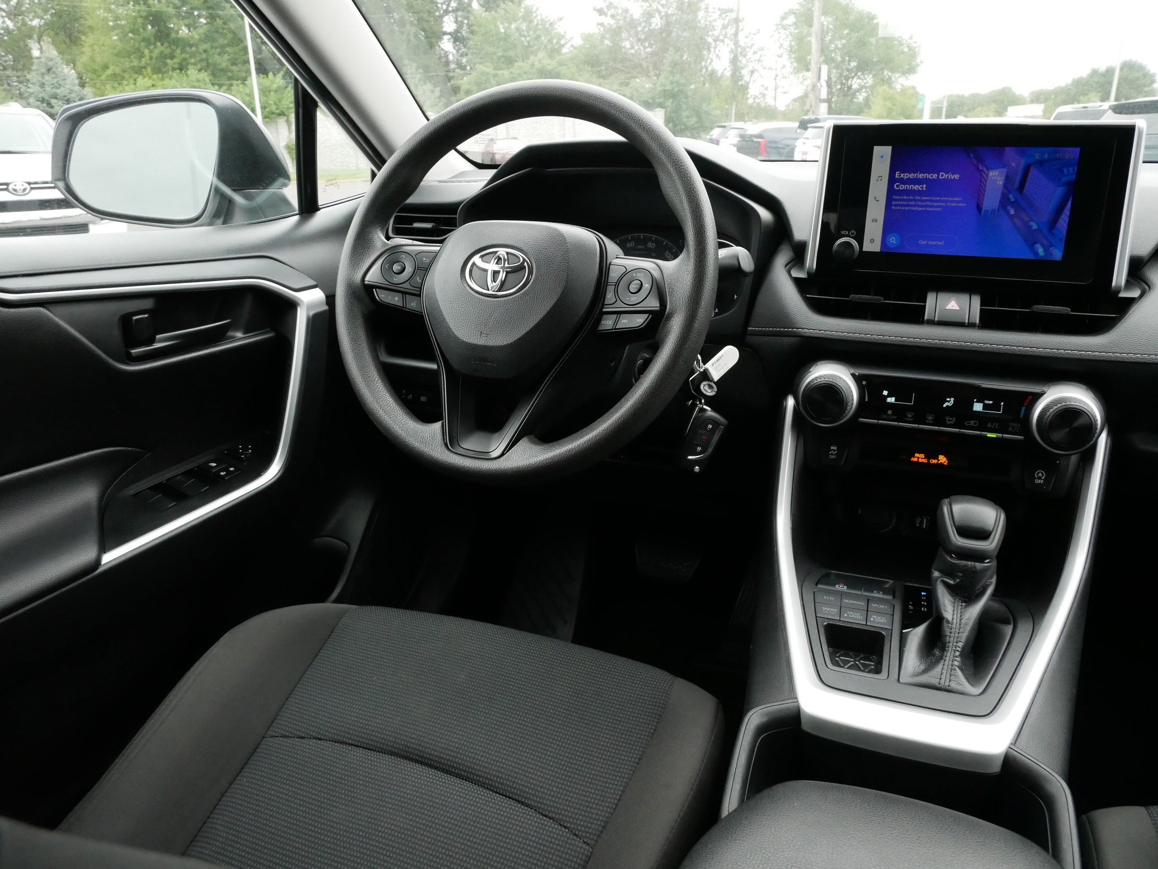Certified 2025 Toyota RAV4 LE AWD/4WD image 9
