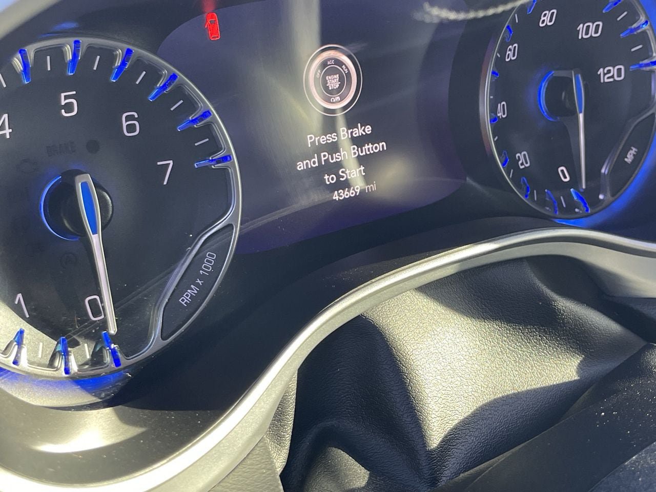 Used 2021 Chrysler Pacifica Touring-L w/ Uconnect Theater Family Group FWD image 9