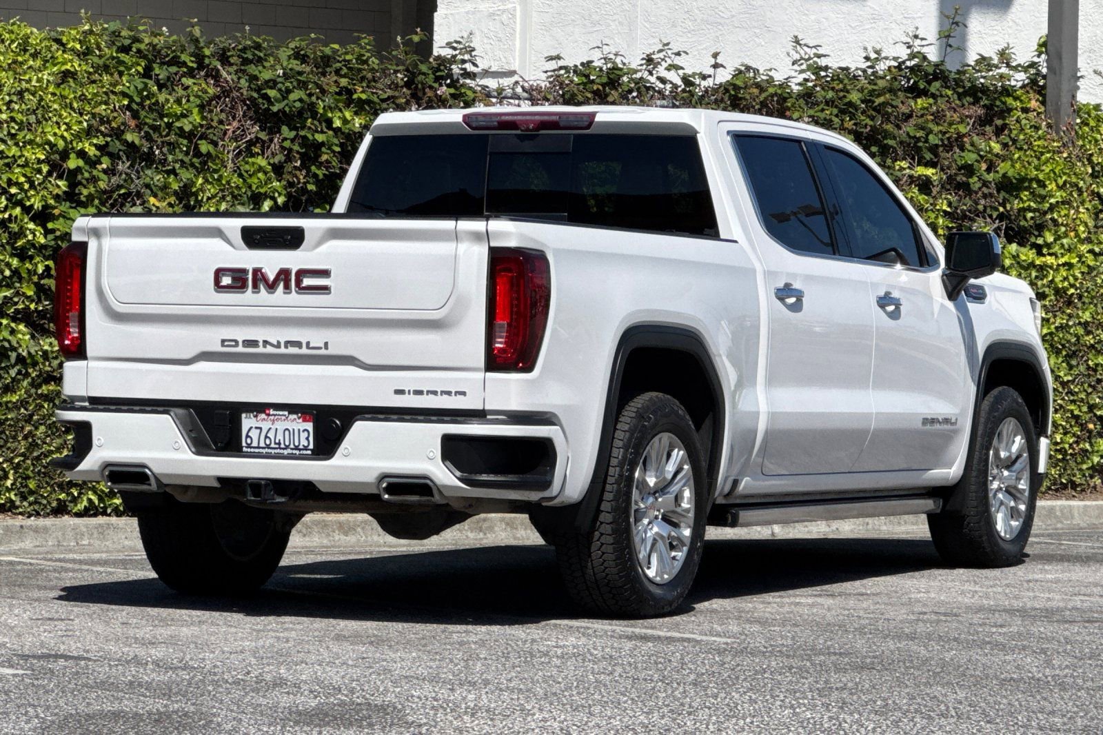 Used 2023 GMC Sierra 1500 Denali w/ Technology Package AWD/4WD image 4
