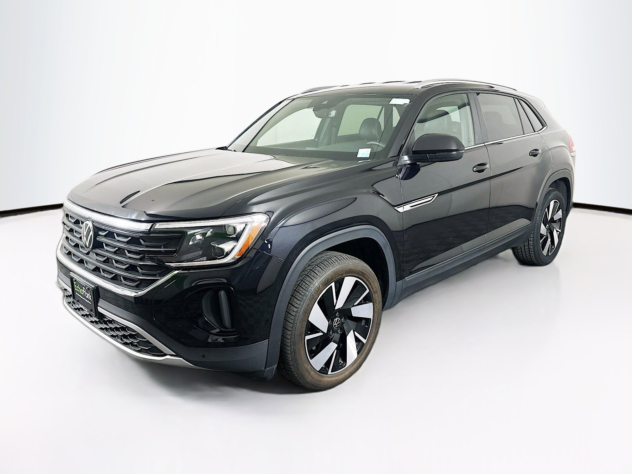 Used 2025 Volkswagen Atlas Cross Sport SE image 3