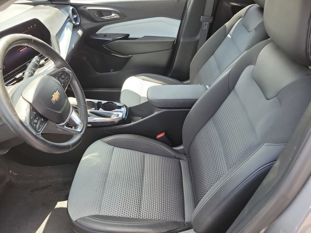 Used 2025 Chevrolet Trax LT w/ LT Convenience Package FWD image 18