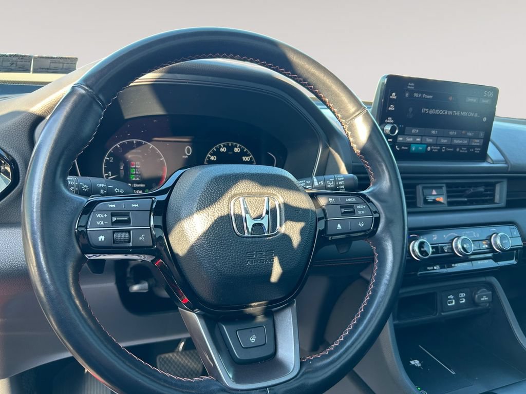 Used 2023 Honda Pilot TrailSport image 12
