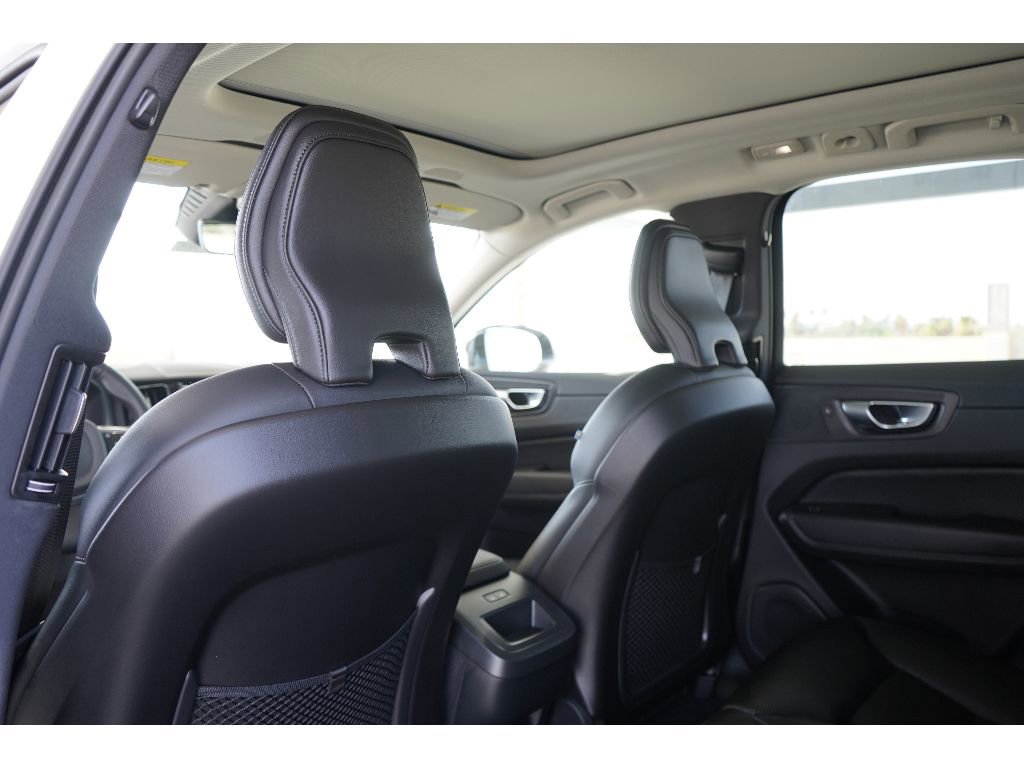 New 2025 Volvo XC60 B5 Core w/ Climate Package image 20