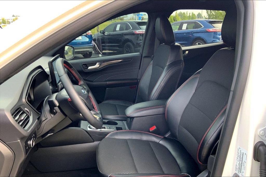 Used 2025 Ford Escape ST-Line w/ Tech Pack #1 AWD/4WD image 9