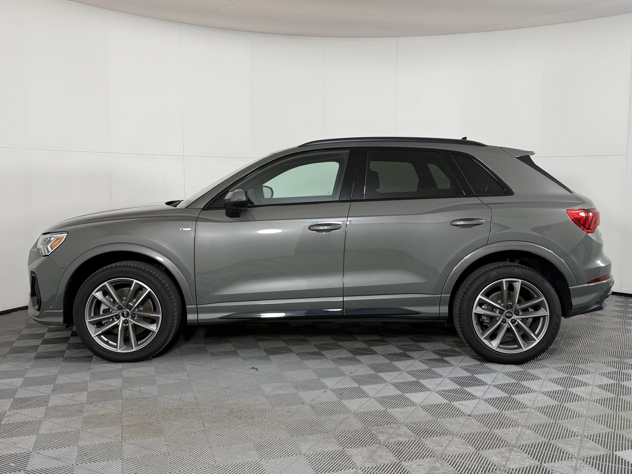 New 2025 Audi Q3 2.0T Premium image 2