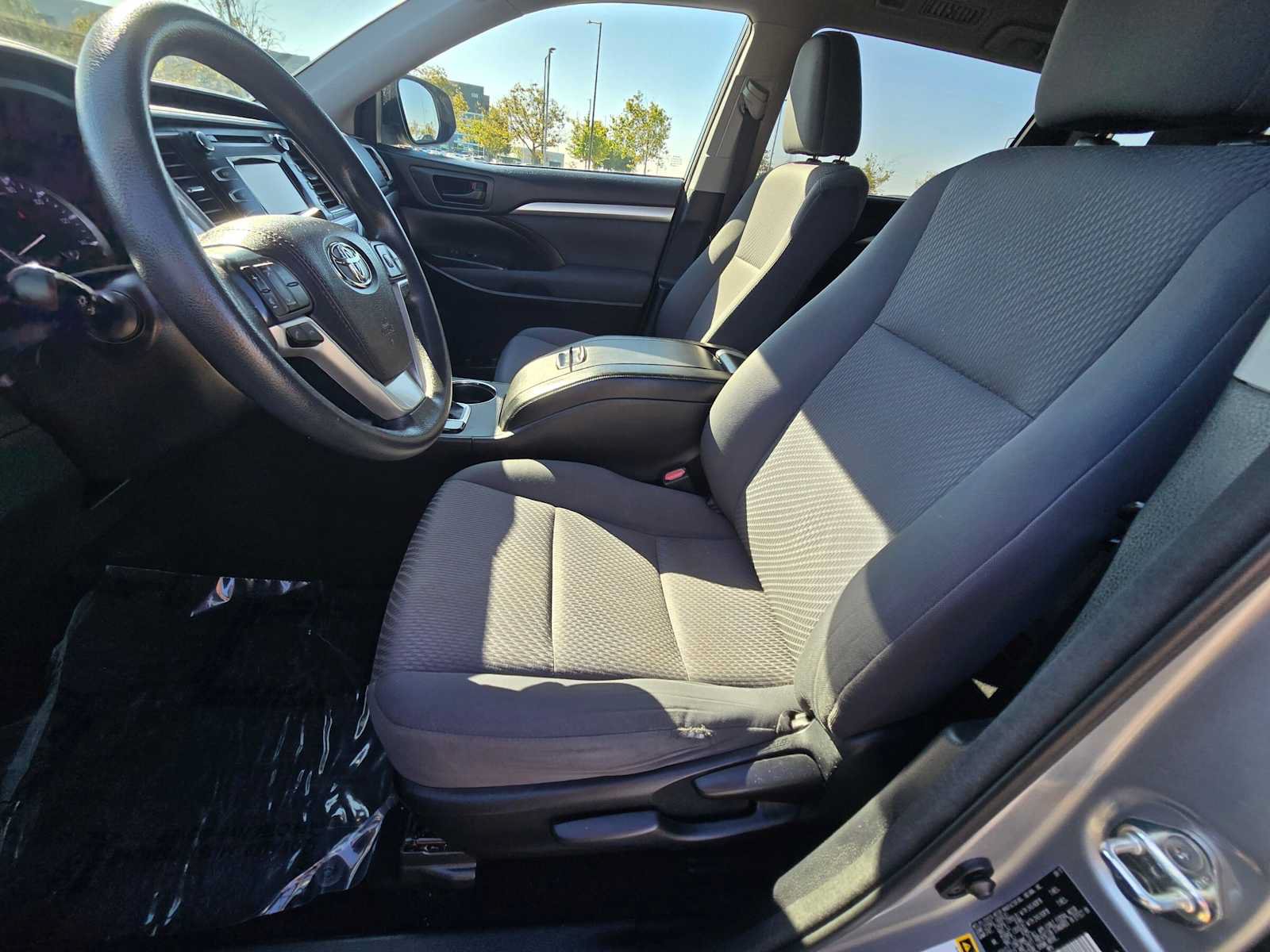 Used 2017 Toyota Highlander LE AWD/4WD image 22