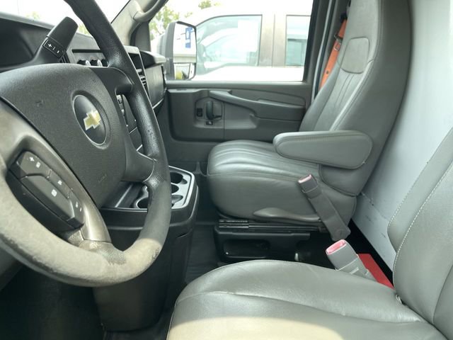 Used 2014 Chevrolet Express 4500 w/ RV Package image 8