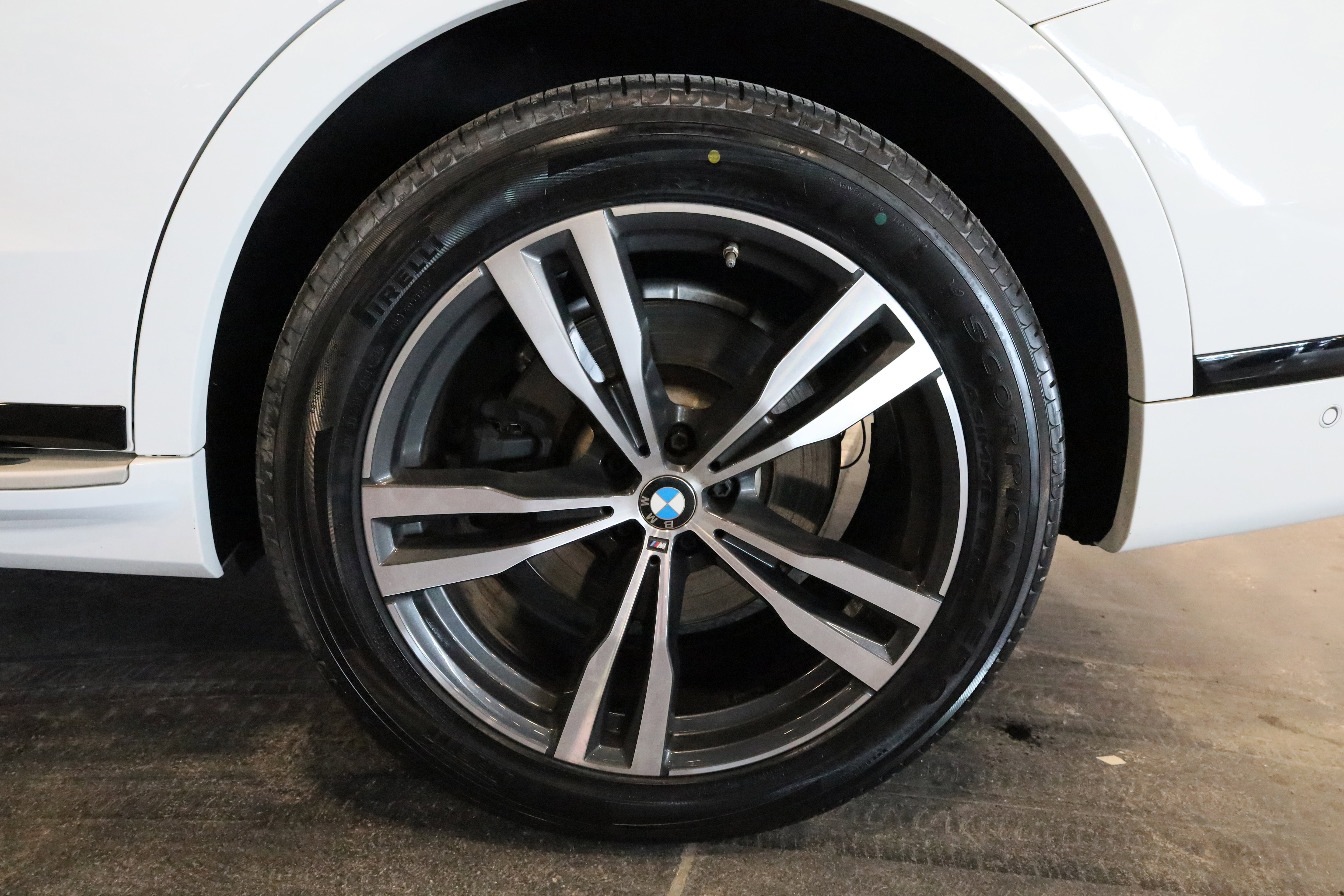 Used 2022 BMW X7 xDrive40i w/ M Sport Package image 13