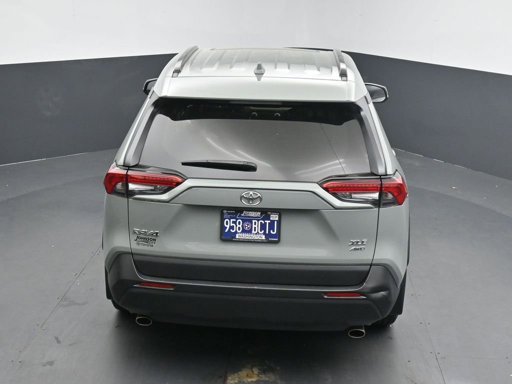 Used 2020 Toyota RAV4 XLE w/ Convenience Package image 16