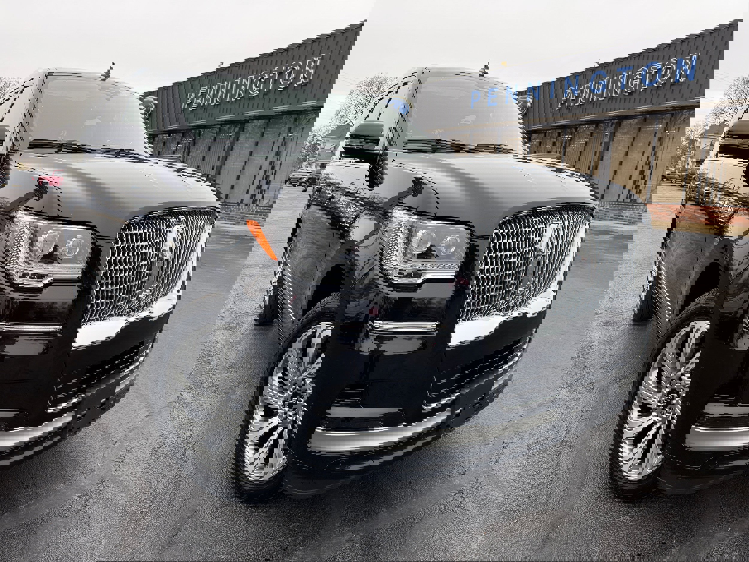 Used 2024 Lincoln Navigator Reserve image 1