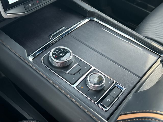 Used 2024 Ford Expedition Platinum image 30