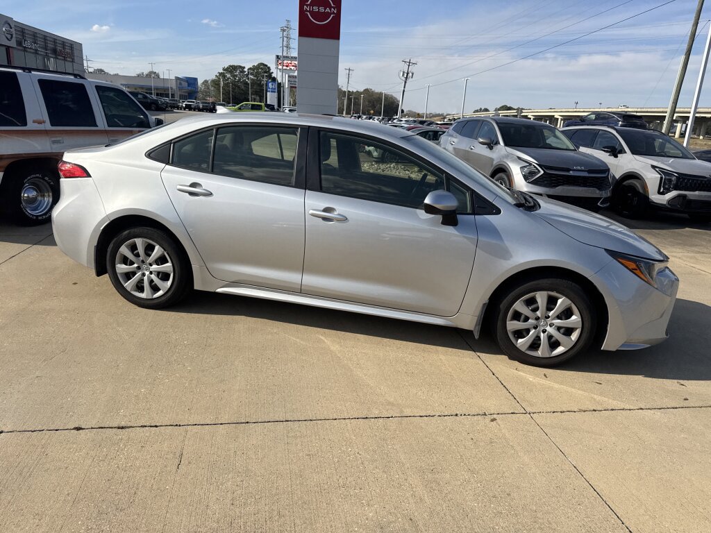 Used 2022 Toyota Corolla LE image 13