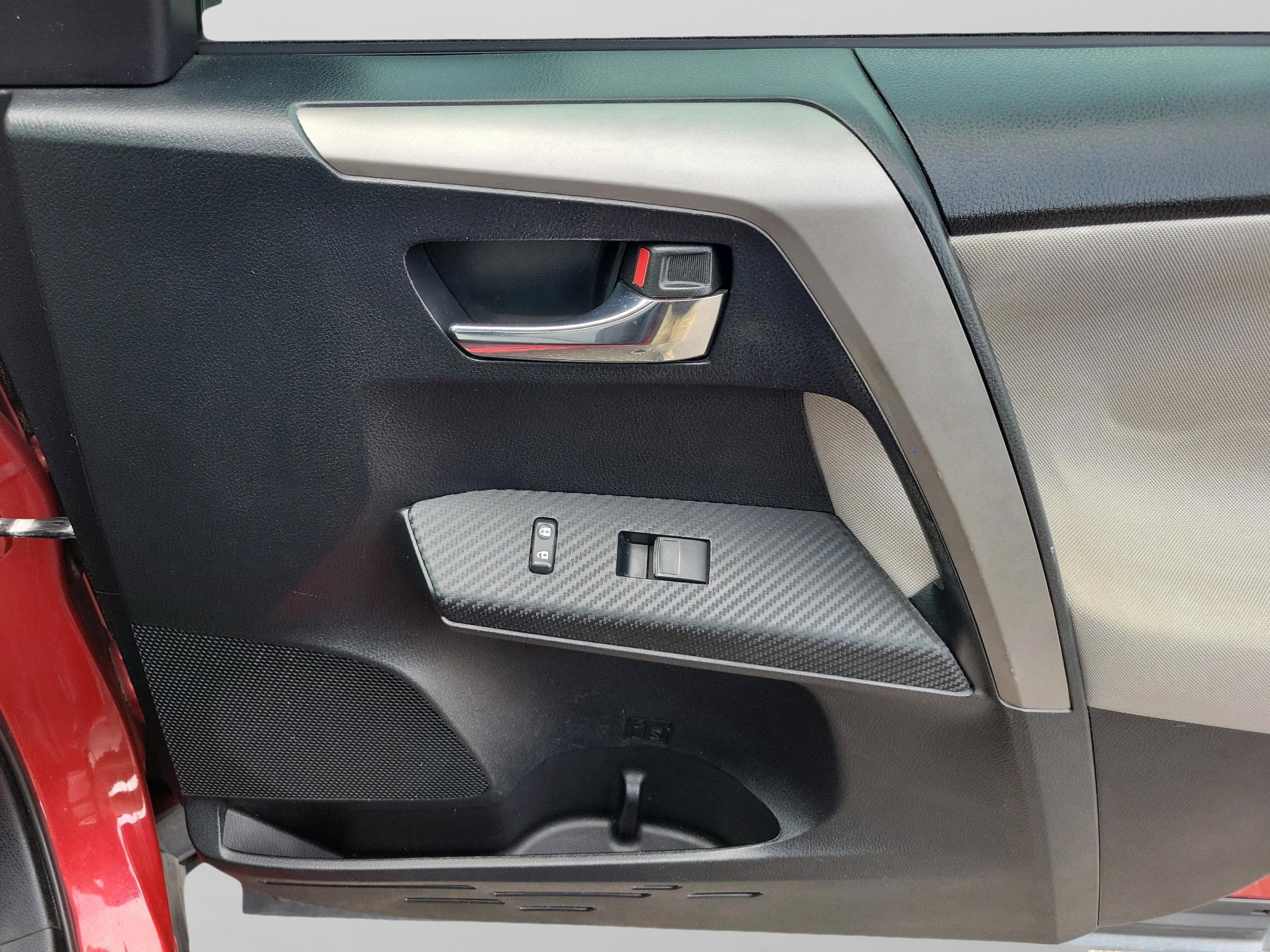 Used 2015 Toyota RAV4 XLE image 23