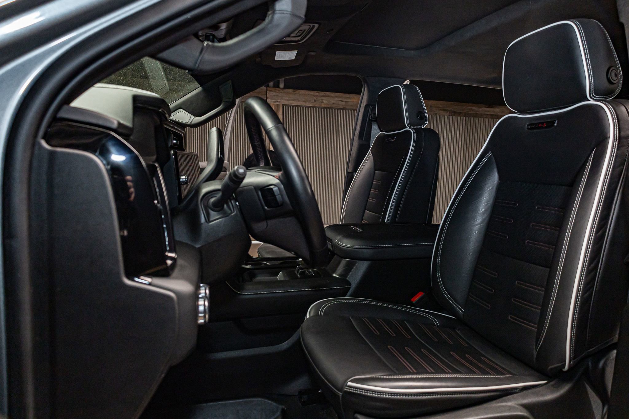 Used 2025 GMC Sierra 2500 AT4X image 24