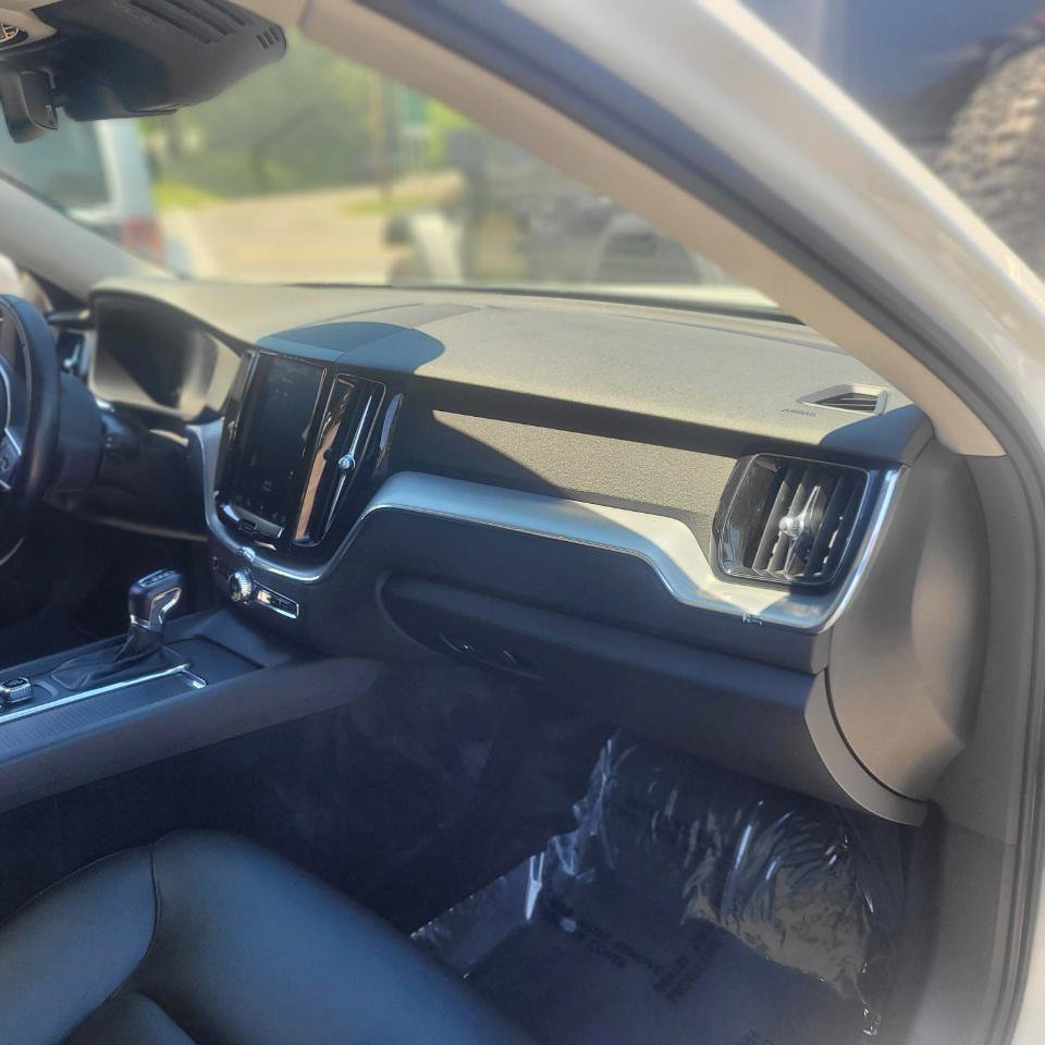 Used 2018 Volvo XC60 T5 Momentum w/ Vision Package AWD/4WD image 29