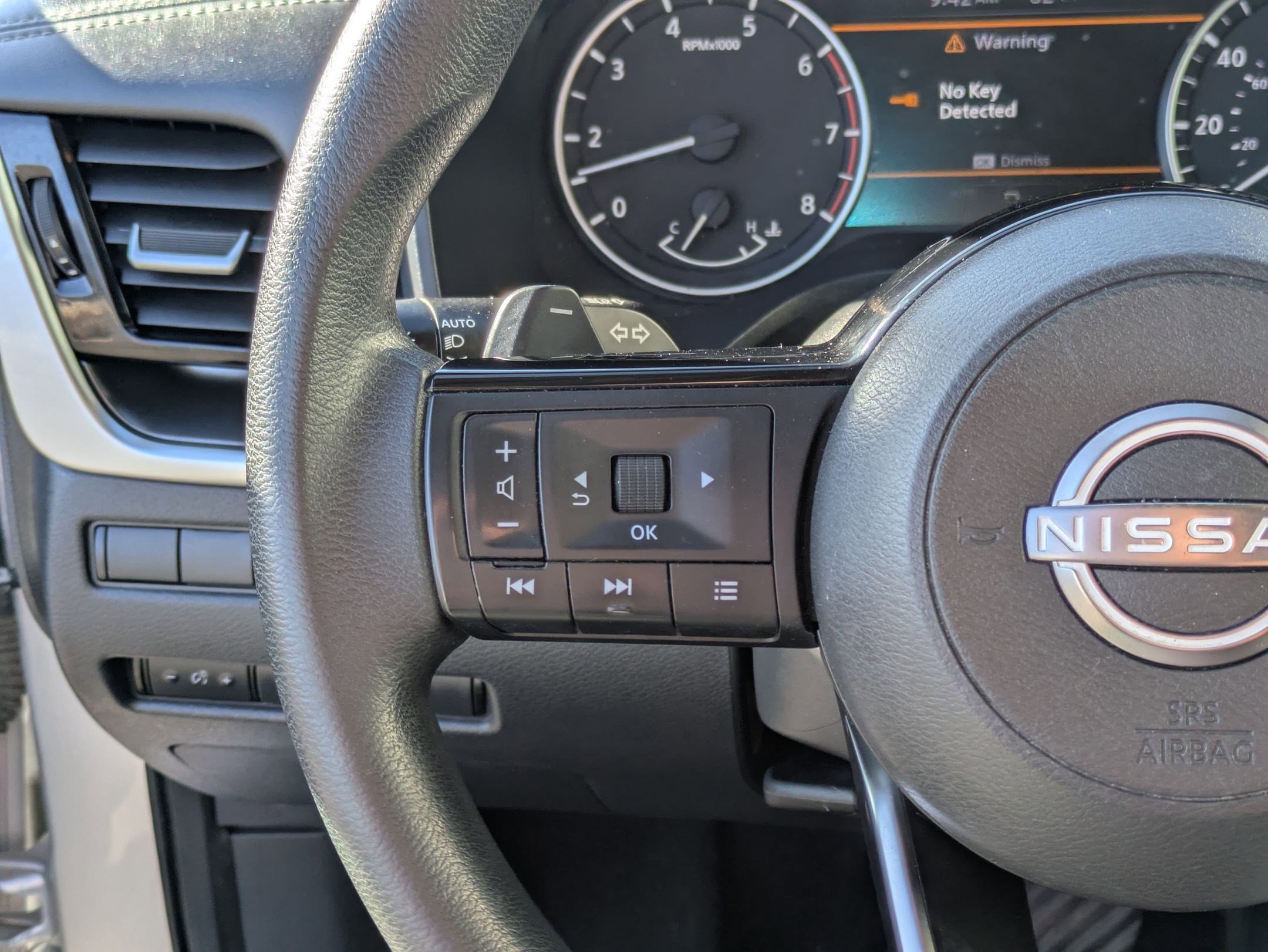 Used 2022 Nissan Rogue SV image 19