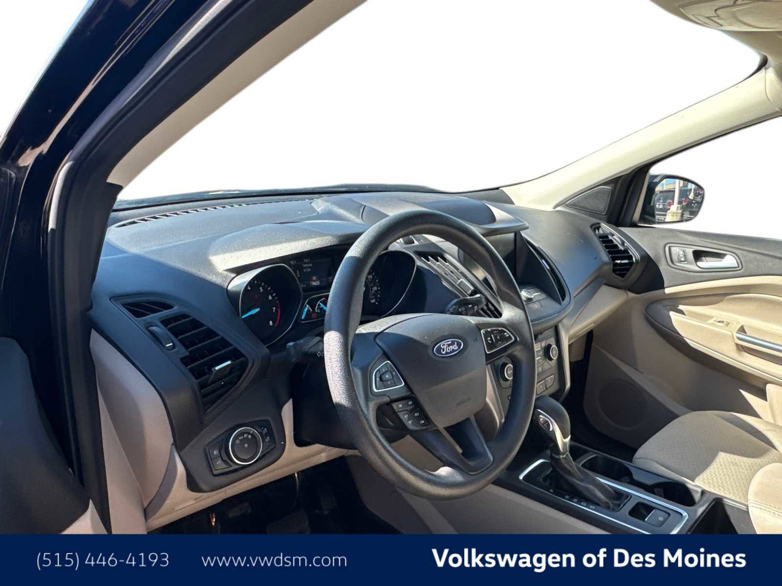 Used 2019 Ford Escape SE image 2