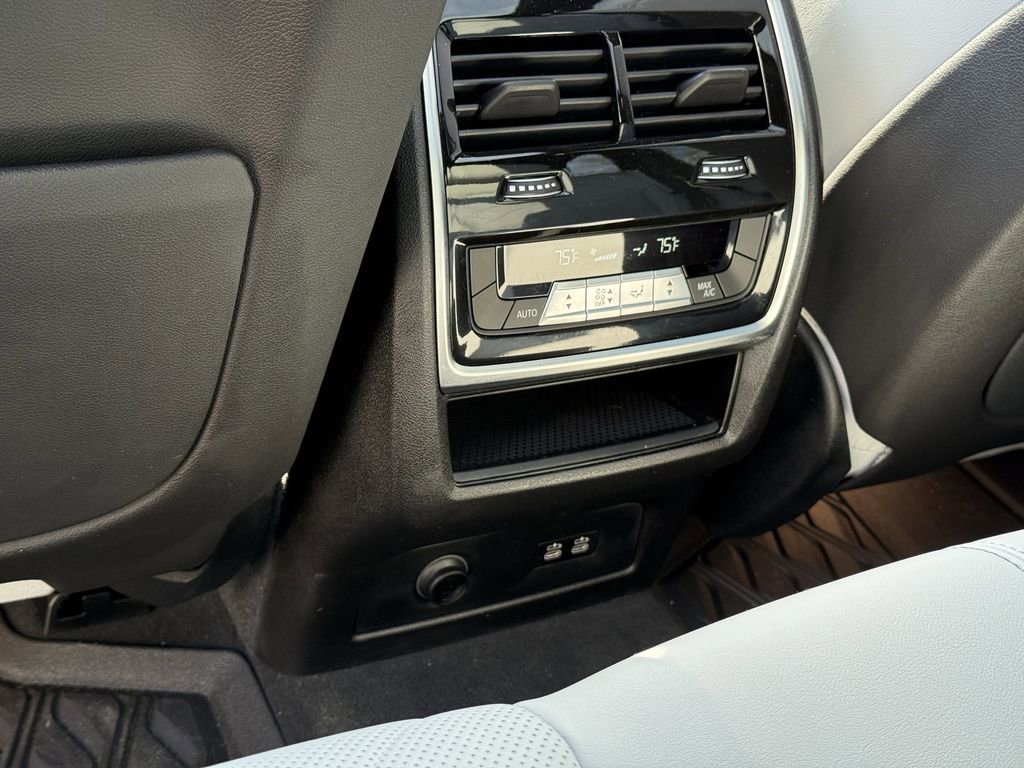 Used 2025 BMW X5 sDrive40i w/ M Sport Package image 11