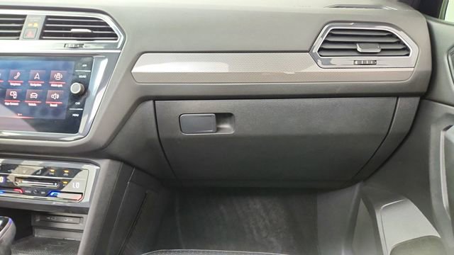 Used 2022 Volkswagen Tiguan SE R-Line image 40