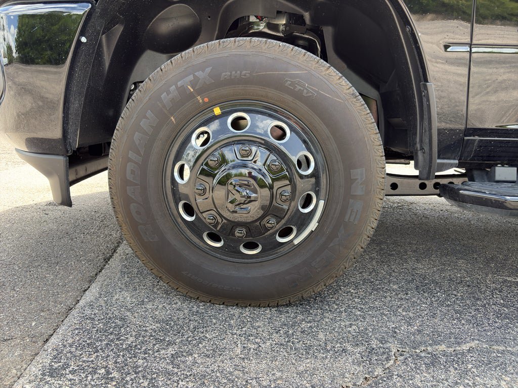 New 2026 RAM 3500 Laramie AWD/4WD image 7