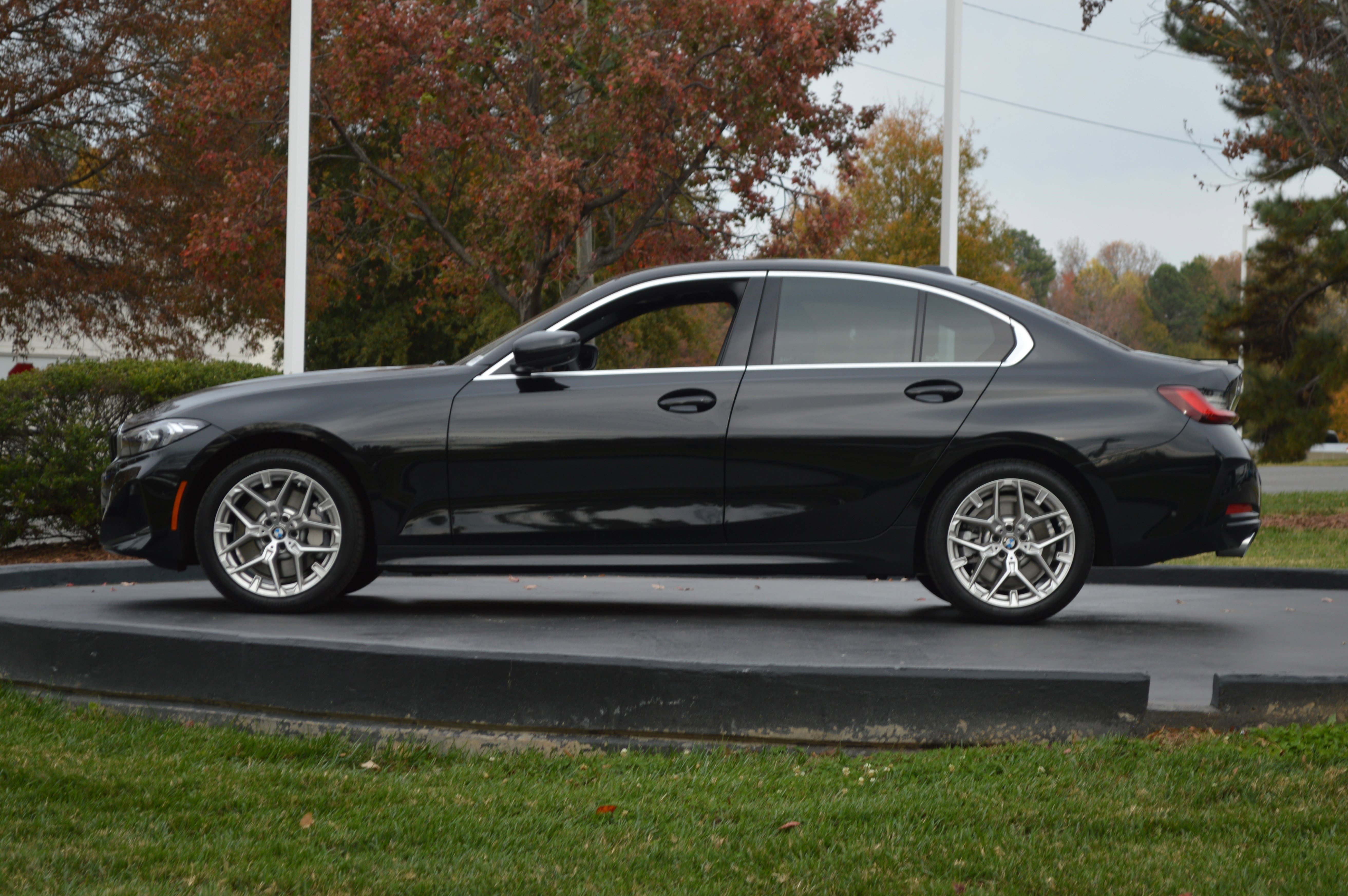 Used 2025 BMW 330i xDrive Sedan w/ Convenience Package AWD/4WD image 8