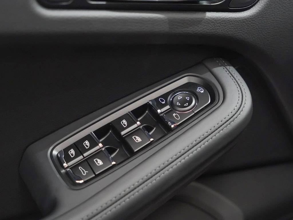 Certified 2025 Porsche Macan S image 14